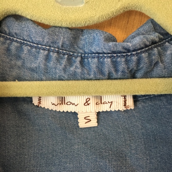 Willow & Clay Soft Chambray Button Up - Picture 6 of 6